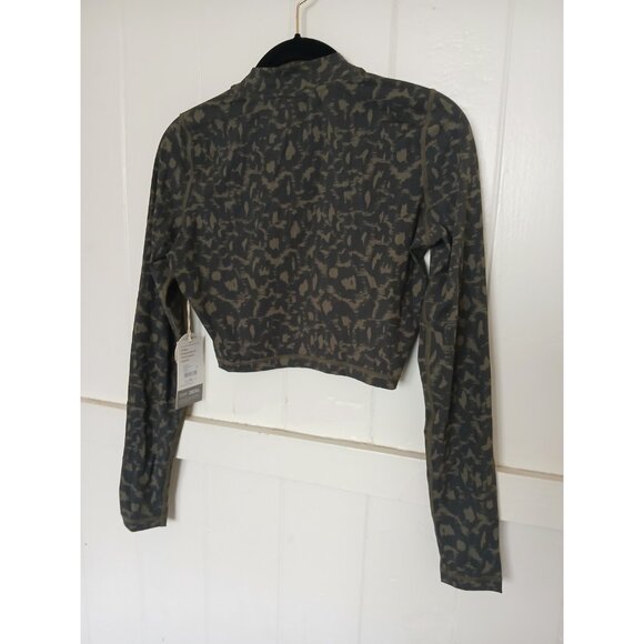 NWT Vuori Dune Crop Top Long Sleeve Oregano Spots Olive Green Athletic Yoga New - Picture 4 of 13